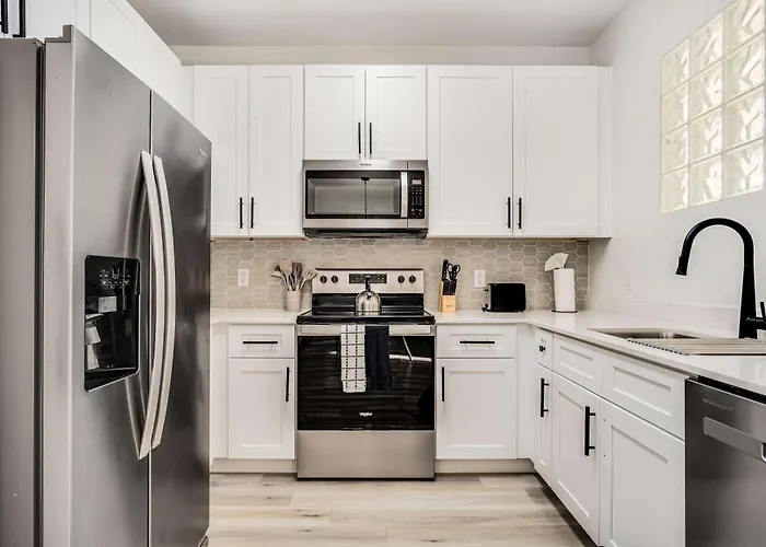Apartment Boulevard 1br By Stadium Pool Parking Gym 02
